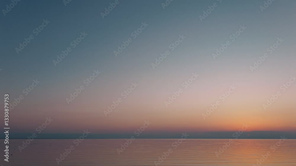グラデーション空が美しい夕日の空と海 グラデーション空が美しい夕日の空と海