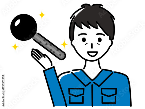 鍵を紹介する作業服を着た中年男性