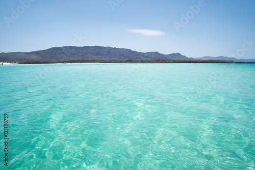 Fototapeta Naklejka Na Ścianę i Meble -  Beautiful turquoise water in Isla Coronado, BCS, Mexico
