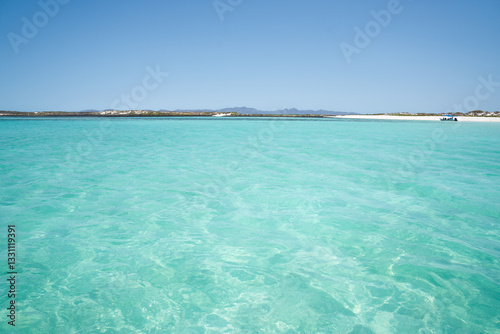 Fototapeta Naklejka Na Ścianę i Meble -  Beautiful turquoise water in Isla Coronado, BCS, Mexico