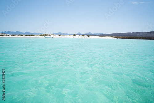 Fototapeta Naklejka Na Ścianę i Meble -  Beautiful turquoise water in Isla Coronado, BCS, Mexico