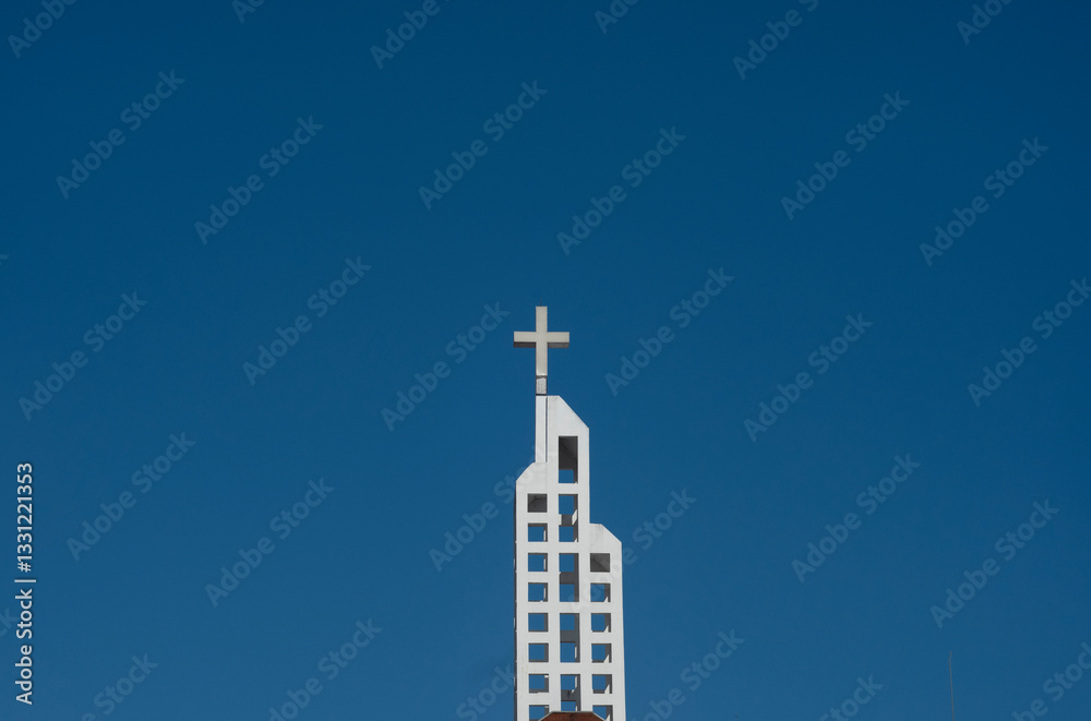 Obraz premium A cross sculpture of a church building in Korea.