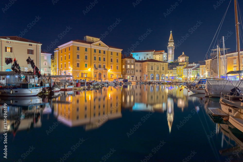 Obraz premium Night cityscape of Piran, an ancient town in Slovenia