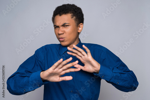Foto Annoyed African American teenager is disgusted.