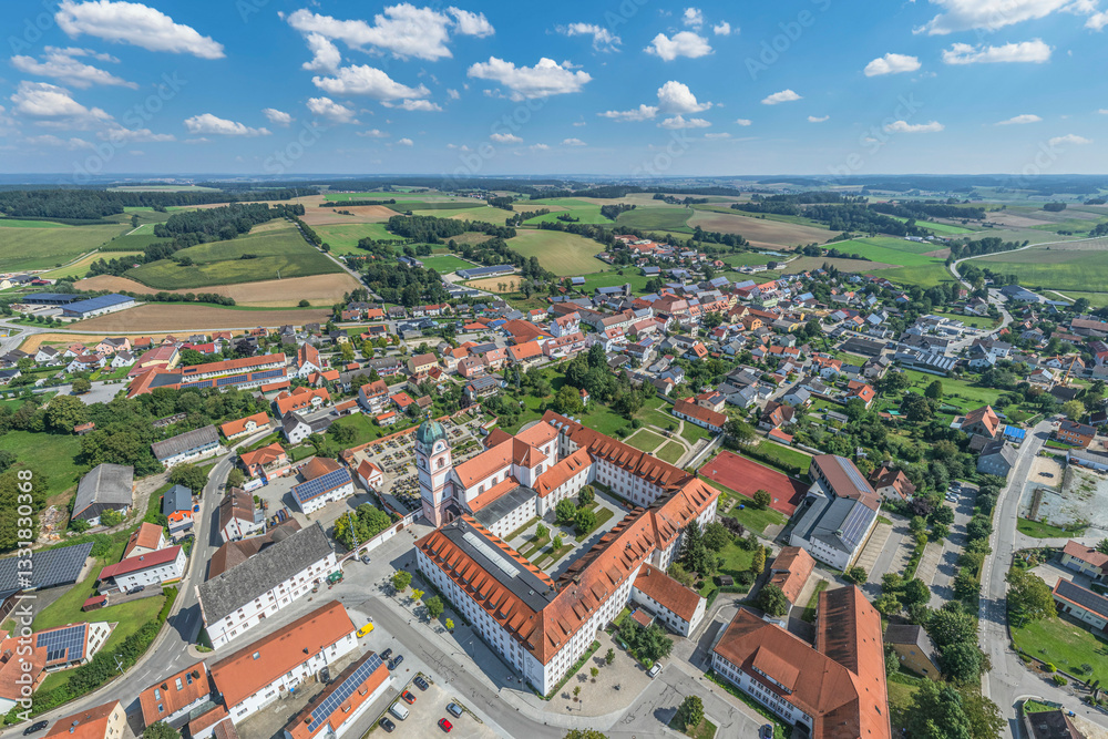 Die Marktgemeinde Rohr in Niederbayern aus der Vogelperspektive