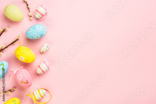 Obraz na płótnie Easter eggs on colored background. w salonie