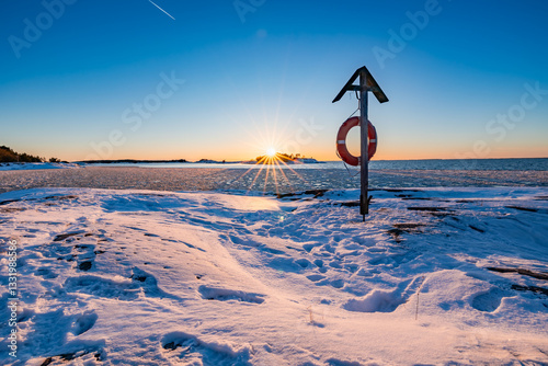 Obraz na płótnie winter seascape at sunset w salonie