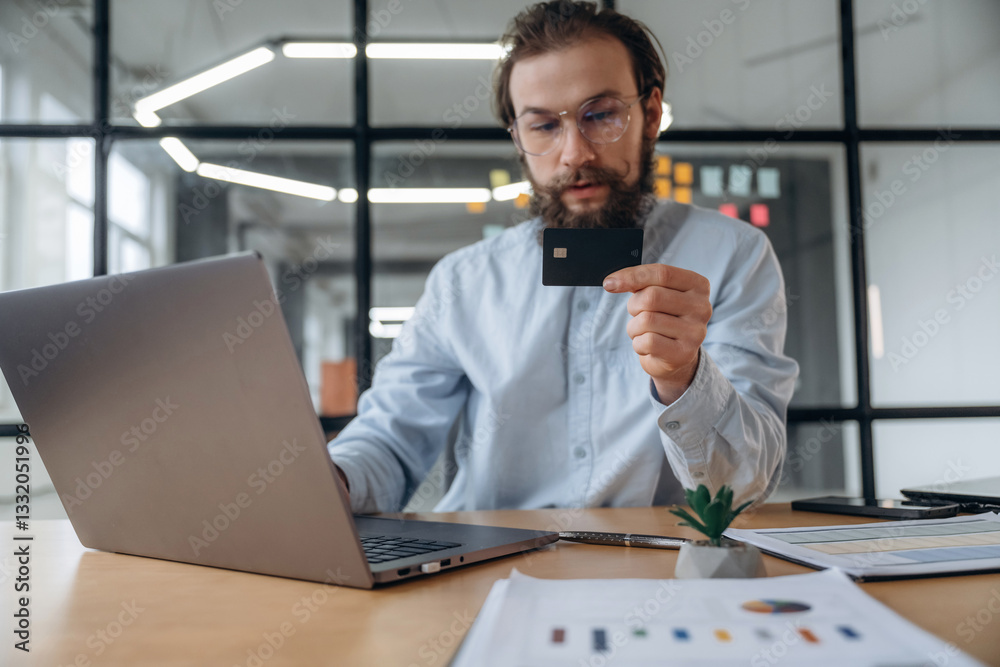 Obraz premium Holding credit card. Businessman is working in the office