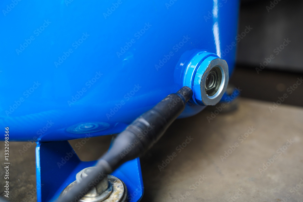 Refrigerant leak check detection with use of electronic detector, refrigeration concept
