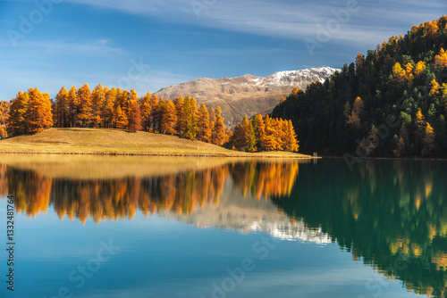 Obraz na płótnie Autumn in Switzerland - Grisons w salonie