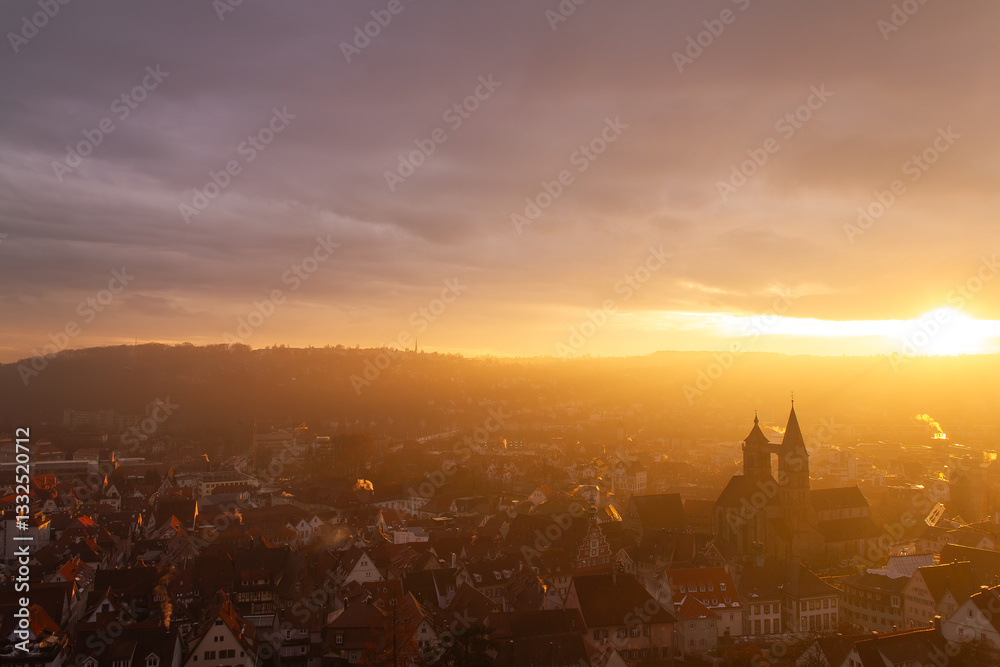 Naklejka premium Stadt Esslingen am Neckar mit einem wunderschönen Sonnenuntergang.
