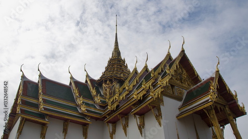 Obraz na płótnie Beautiful ancient architecture of Thai temples in Grand Palace in Bangkok, Thailand w salonie