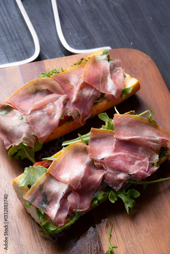 Obraz na płótnie italian parma ham crouton w salonie