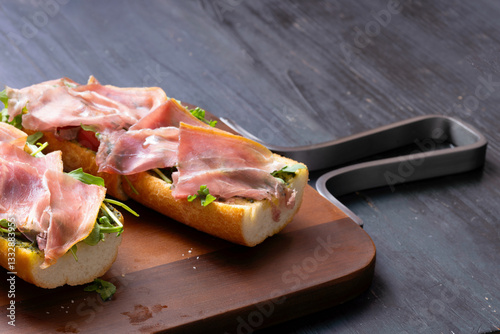 Obraz na płótnie italian parma ham crouton w salonie