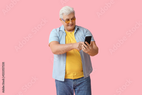 Happy stylish elderly man w...