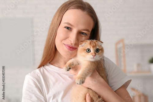 Young woman with cute kitte...