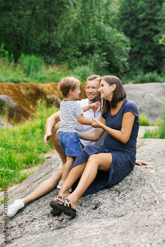 Obraz na płótnie Happy Family Smiling Together In Summer Nature Outdoors w salonie