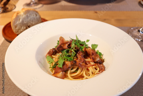 レストランの食事、魚介のパスタ