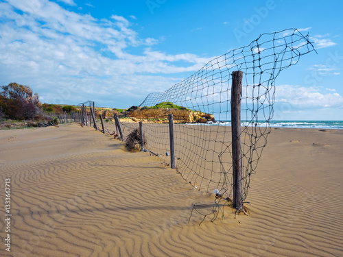 Recinsione rotta sulla spiaggia