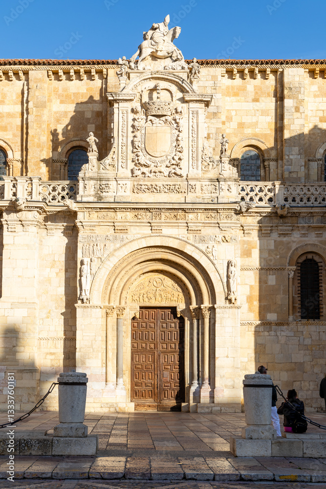 Obraz premium Exterior facade of the Basilica of San Isidoro, approximately 11th century, in the city of Leon, Spain