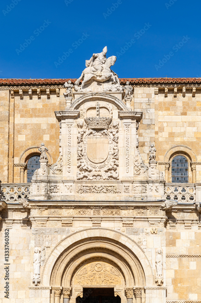 Obraz premium Exterior facade of the Basilica of San Isidoro, approximately 11th century, in the city of Leon, Spain