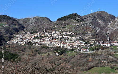 Obraz na płótnie Roccamandolfi - Panorama del borgo da Via Cortina w salonie