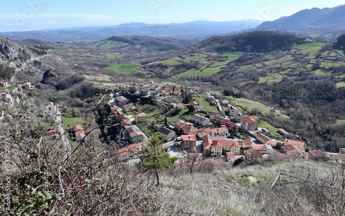 Obraz na płótnie Roccamandolfi - Panorama da Via Poggio Castello w salonie