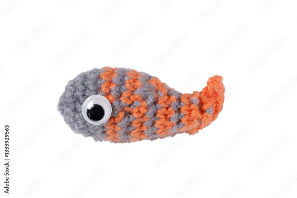 Fototapeta premium Petit poisson tricoté ou crocheté avec de la laine grise et orange