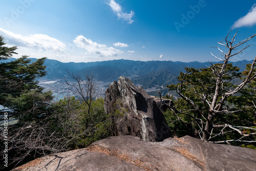 Obraz na płótnie 熊野古道伊勢路馬越峠から天狗倉山、山頂から尾鷲を望む w salonie