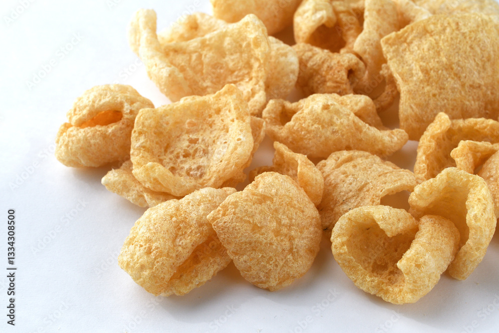 チチャロン メキシコやフィリピンで食べられる豚の皮(豚皮)のスナック コピースペースあり 白背景 Chicharon (chicharrón, chicharron), pork skin (pig skin) snack, eaten in Mexico and the Philippines, copy space available, white background
チチャロン メキシコやフィリピンで食べられる豚の皮(豚皮)のスナック コピースペースあり 白背景 Chicharon (chicharrón, chicharron), pork skin (pig skin) snack, eaten in Mexico and the Philippines, copy space available, white background
