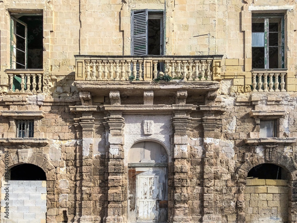 Obraz premium facade of an old building in Malta
