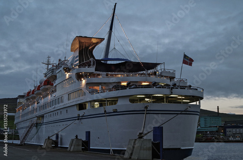 Obraz na płótnie Classic expedition cruiseship cruise ship liner Delphin docked at pier in Thorshavn, Faroe Islands with cliffs and fjord landscape in background and city skyline during Arctic Circle summer cruising w salonie