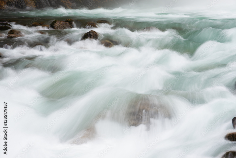 Obraz premium Close-up river with rocks and moving water