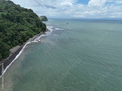 Obraz na płótnie Ocean meets rainforest near Jaco, Costa Rica w salonie
