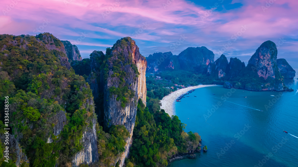 Obraz premium Aerial view Railay beach at sunrise in Krabi, Thailand.