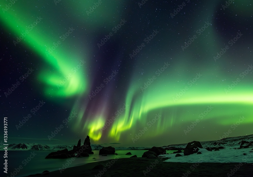Naklejka premium Beautiful aurora borealis northern lights in night sky over snowy landscape