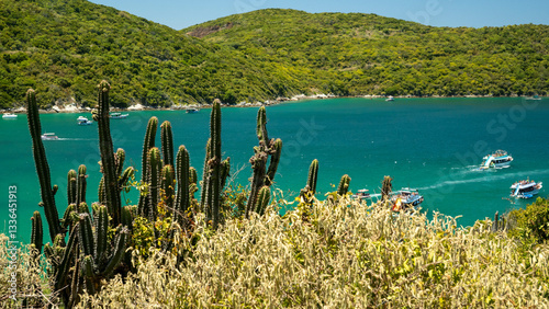 Plaza arraial do cabo latinoamericana con mucha gente  photo