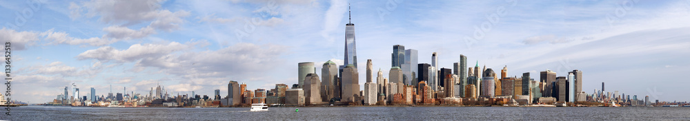 Obraz premium The skyline of Manhattan, New York City, taken from across the Hudson River