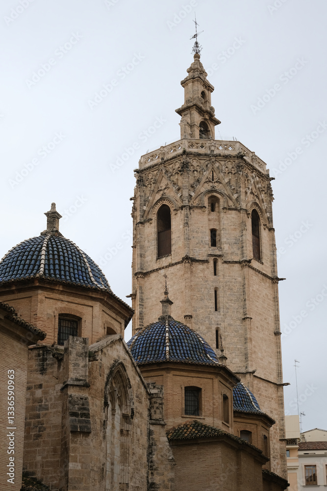 torre igreja prédio arquitetura valencia espanha viagem europa cidade