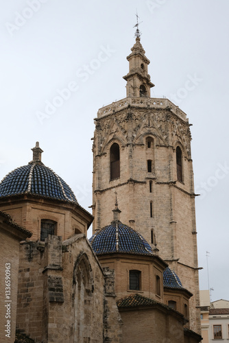 Obraz na płótnie torre igreja prédio arquitetura valencia espanha viagem europa cidade w salonie