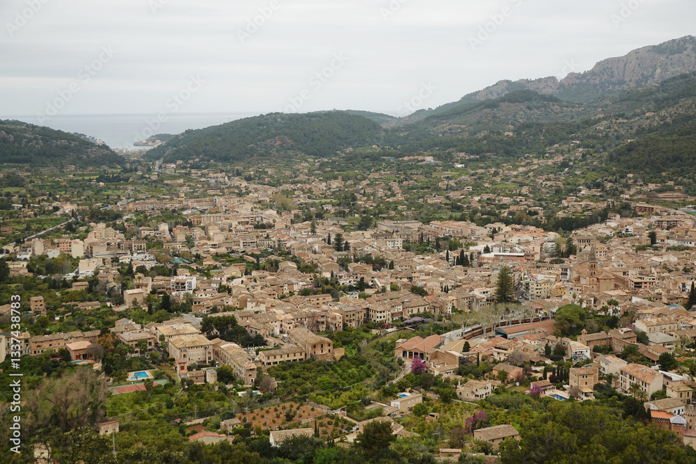 Fototapeta premium The panorama of Soller from Ses Tres Creus, Mallorca, Spain 