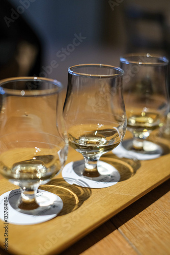 試飲用の小さな3つのグラス