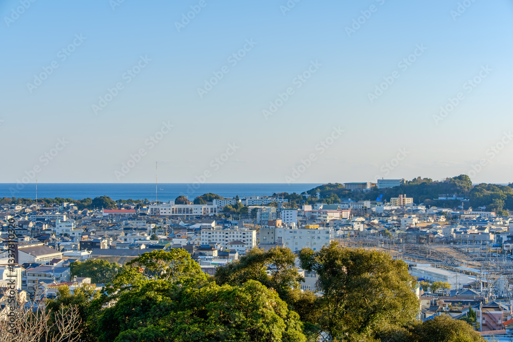 Fototapeta premium 丹鶴城公園から望む和歌山県新宮市の町並み