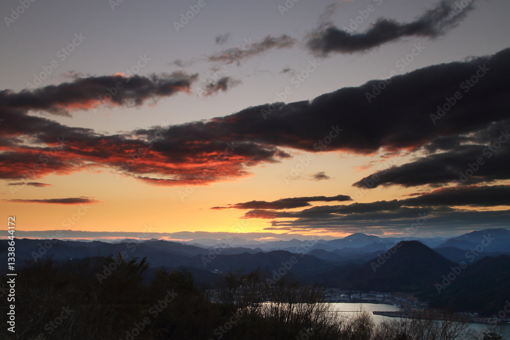 Obraz premium 冬の夕焼けに染まる舞鶴