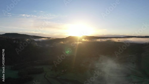 NASCER DO SOL NUVENS MONTANHA