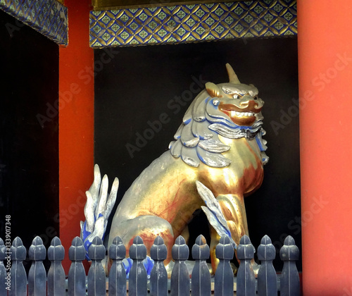 Sculpture d'un lion chinois au Japon