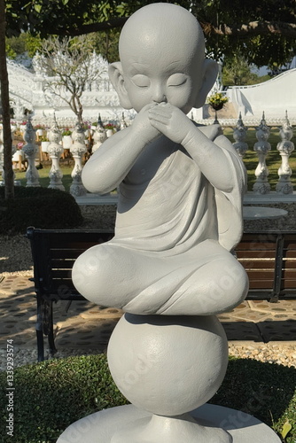 Obraz na płótnie Statues of little monk meditating in the White Temple in Thailand w salonie