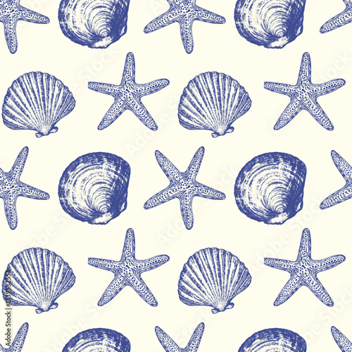 Seamless Nautical vintage style Pattern with Starfish and Seashells