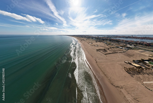 Strand von Sottomarina mit Blick nach Chiaggio - Lagune, Venedig, Mittelmeer