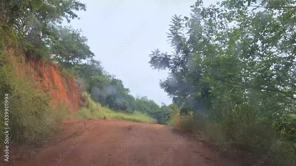 time lapse dirigindo por estrada rural na cidade de Resplendor, Estado de Minas Gerais, 